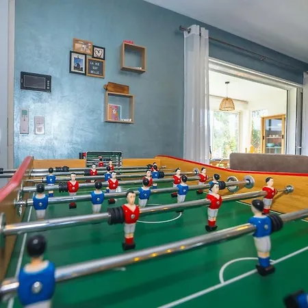 Moderne Avec Piscine Dans Village Calme