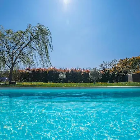 Villa Moderne Avec Piscine Dans Village Calme