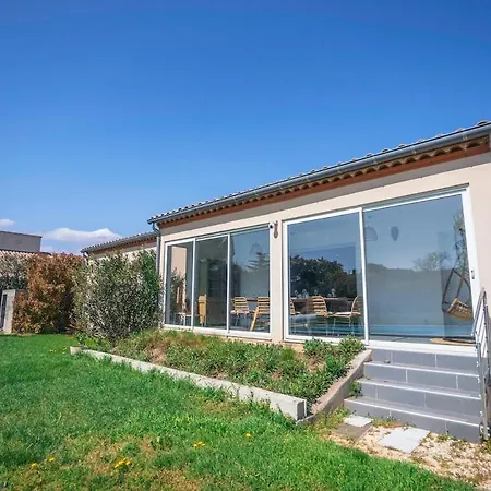 Moderne Avec Piscine Dans Village Calme Villa Venejan