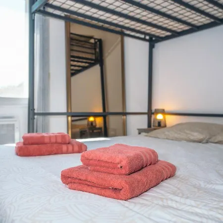 Moderne Avec Piscine Dans Village Calme *