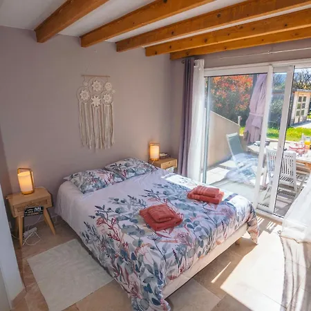 Moderne Avec Piscine Dans Village Calme Villa Venejan