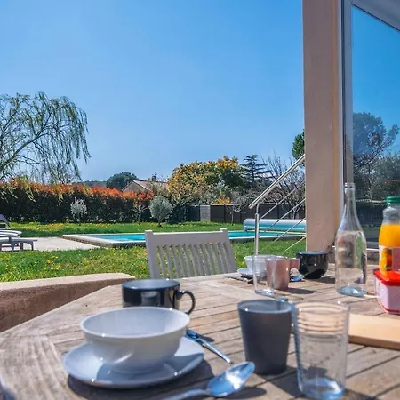 Moderne Avec Piscine Dans Village Calme Villa *
