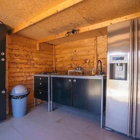 Moderne Avec Piscine Dans Village Calme *