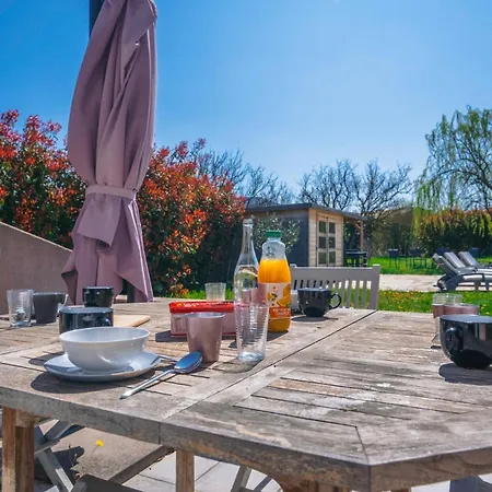 Villa Moderne Avec Piscine Dans Village Calme *
