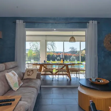 Villa Moderne Avec Piscine Dans Village Calme