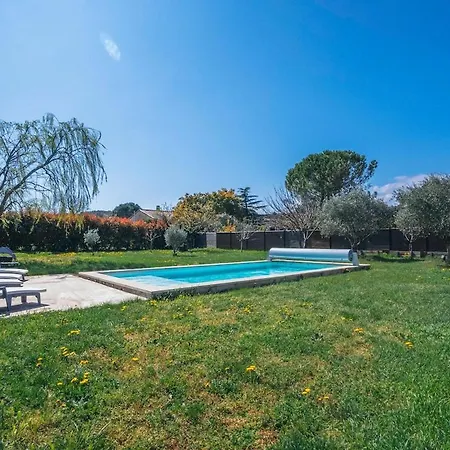 Moderne Avec Piscine Dans Village Calme *