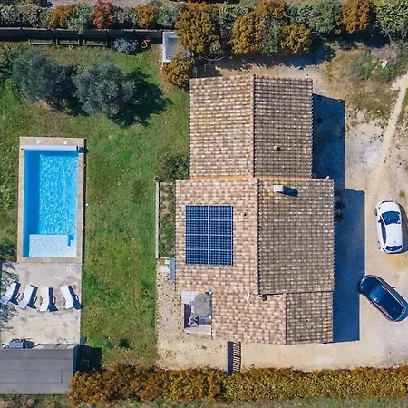 Moderne Avec Piscine Dans Village Calme *