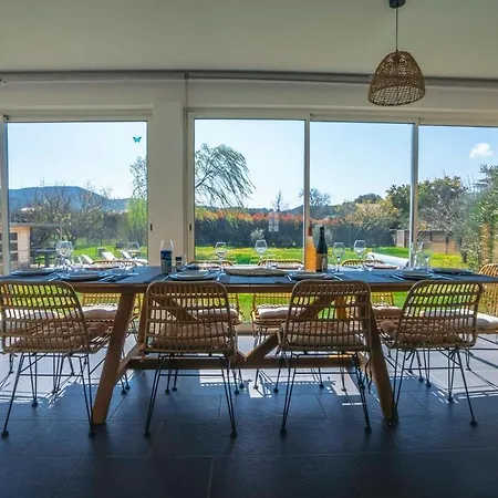 Moderne Avec Piscine Dans Village Calme *
