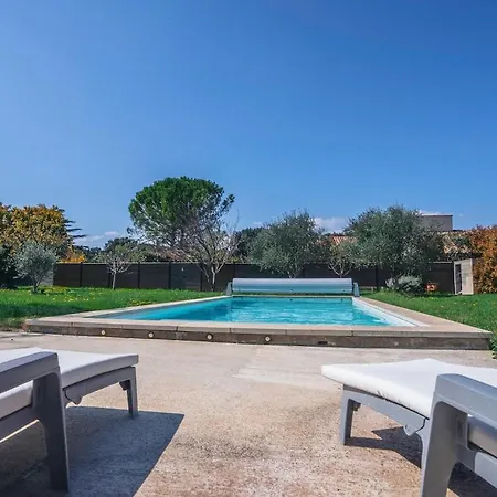 Moderne Avec Piscine Dans Village Calme Venejan