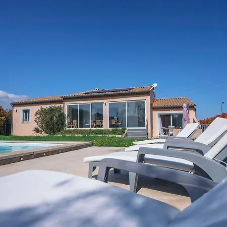 Moderne Avec Piscine Dans Village Calme Villa
