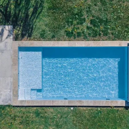 Moderne Avec Piscine Dans Village Calme * Venejan