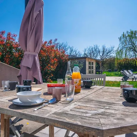 Villa Moderne Avec Piscine Dans Village Calme Venejan