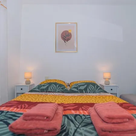 Moderne Avec Piscine Dans Village Calme Villa