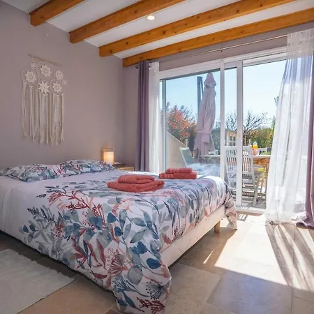 Moderne Avec Piscine Dans Village Calme Villa Venejan