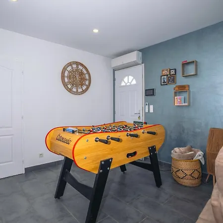 Moderne Avec Piscine Dans Village Calme