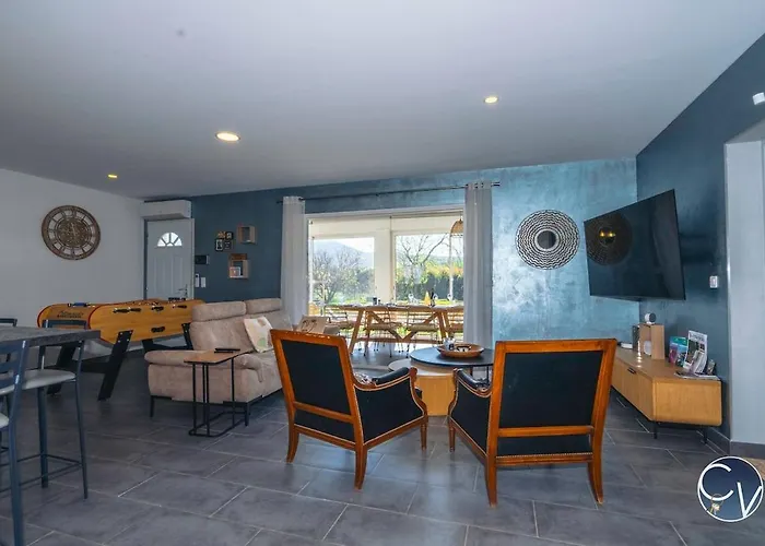 Moderne Avec Piscine Dans Village Calme *