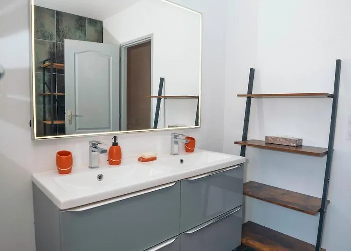 فيلة Moderne Avec Piscine Dans Village Calme *