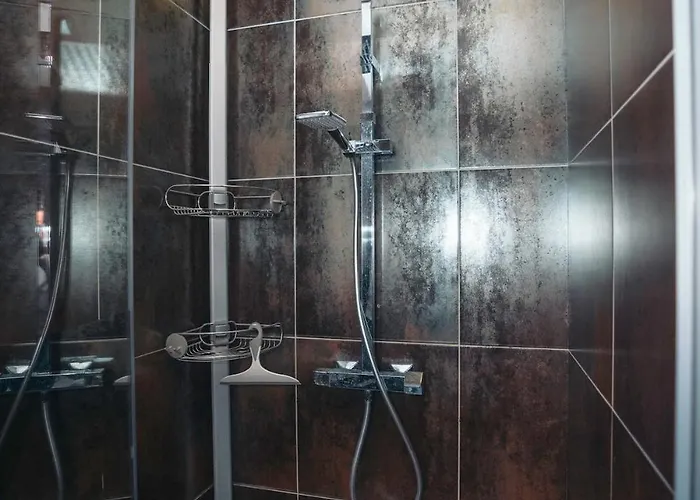 فيلة Moderne Avec Piscine Dans Village Calme