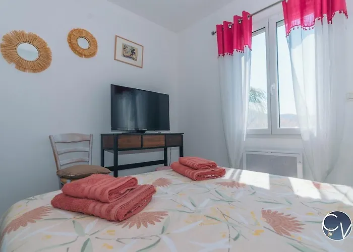Moderne Avec Piscine Dans Village Calme فيلة *